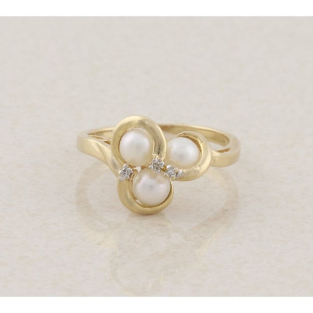 10k Yellow Gold Freshwater Pearl & Diamond Ring Size 7